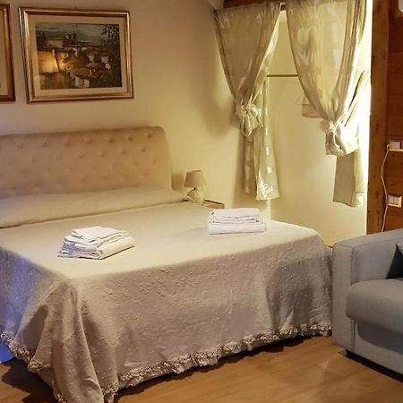 Agriturismo La Sorgente Di Nepi Hotel ภายนอก รูปภาพ