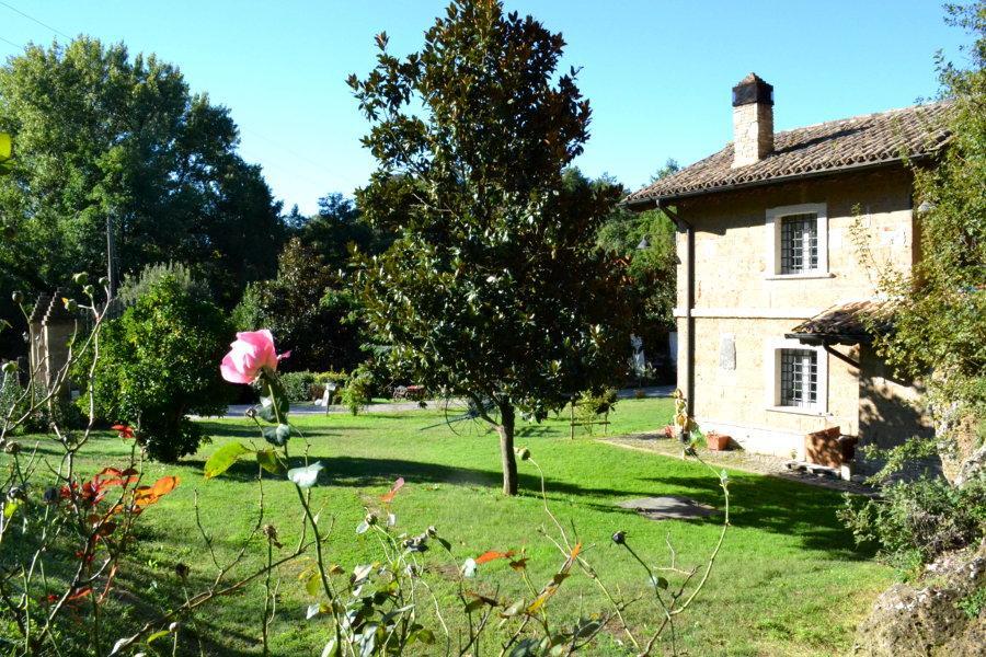 Agriturismo La Sorgente Di Nepi Hotel ภายนอก รูปภาพ